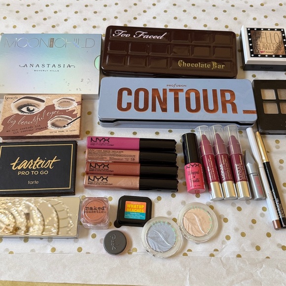 Cosmetic Makeup pallets lip products glosses mixed lot of 24 pcs various brands - Picture 13 of 16